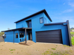 Hosts on the Coast Hillview Hideaway